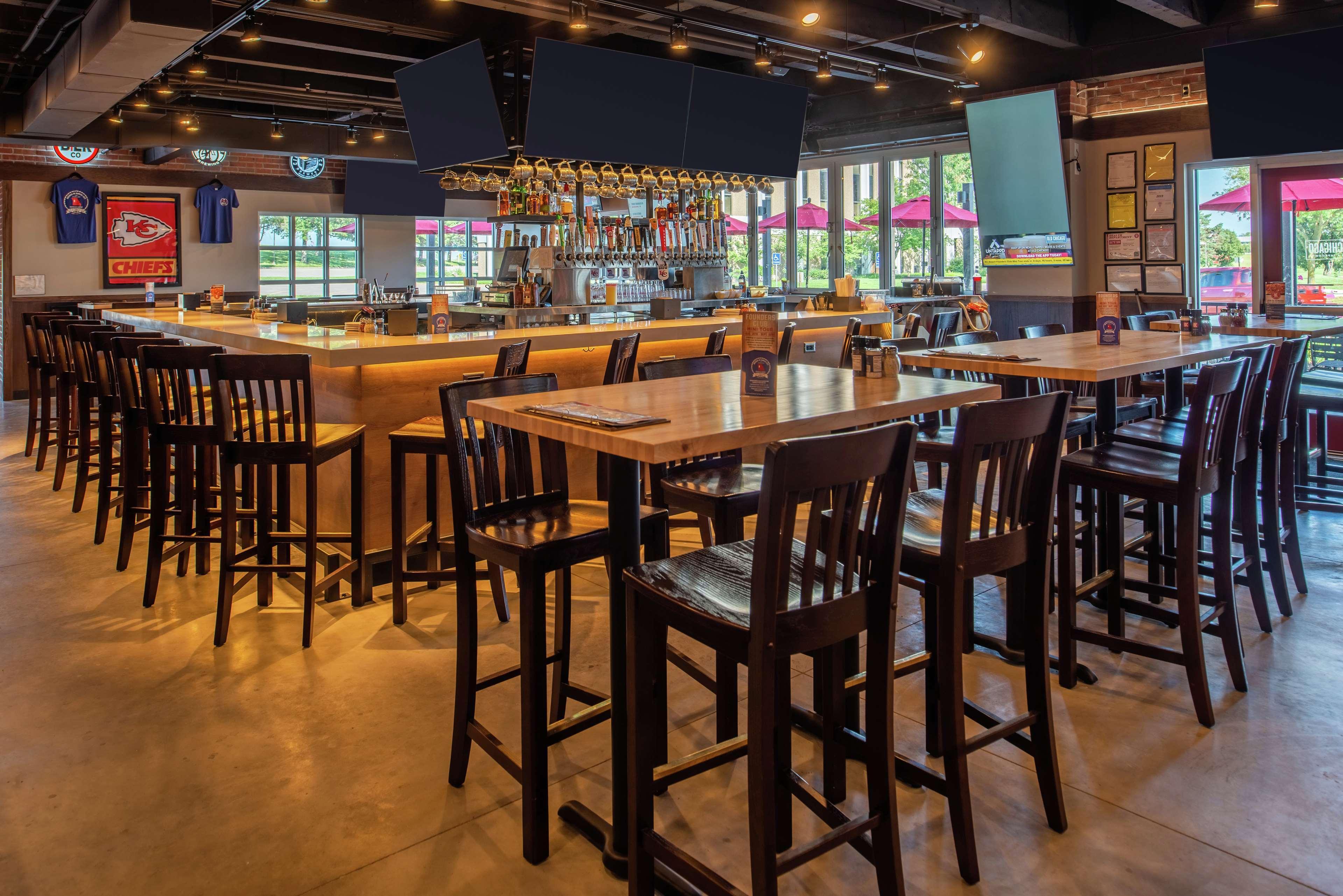 堪萨斯城机场希尔顿花园酒店 外观 照片
